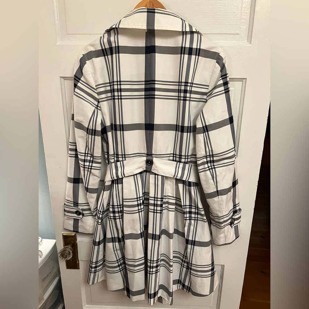 Beautiful plaid trench coat - Picture 2 of 7
